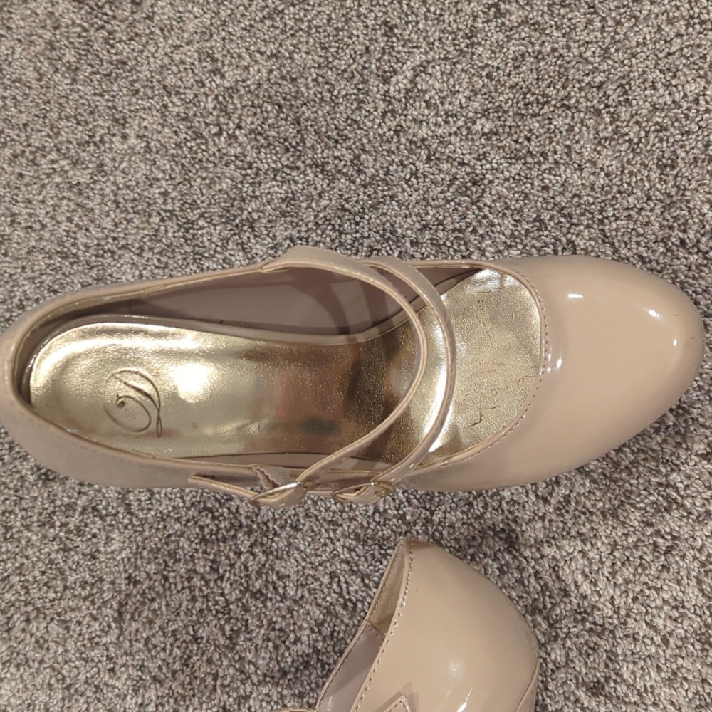 Shoes - Picture 3 of 4